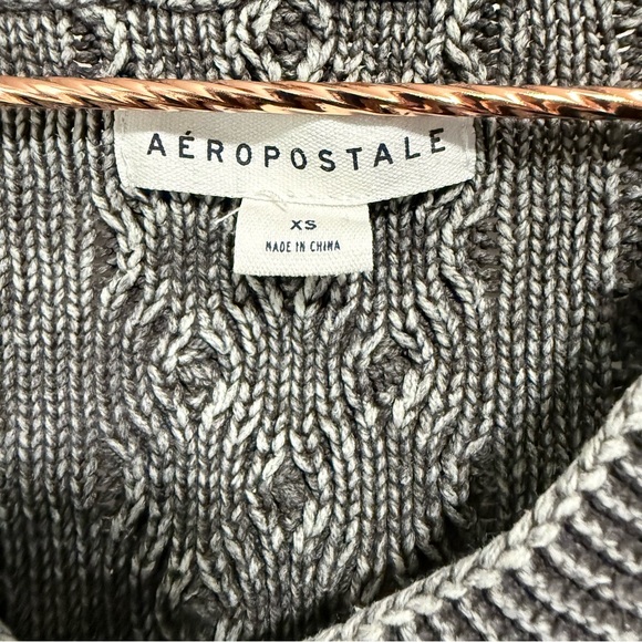 Aeropostale Slouchy Cable-Knit Cropped V-Neck Sweater - Grey Acid Wash - Picture 7 of 9